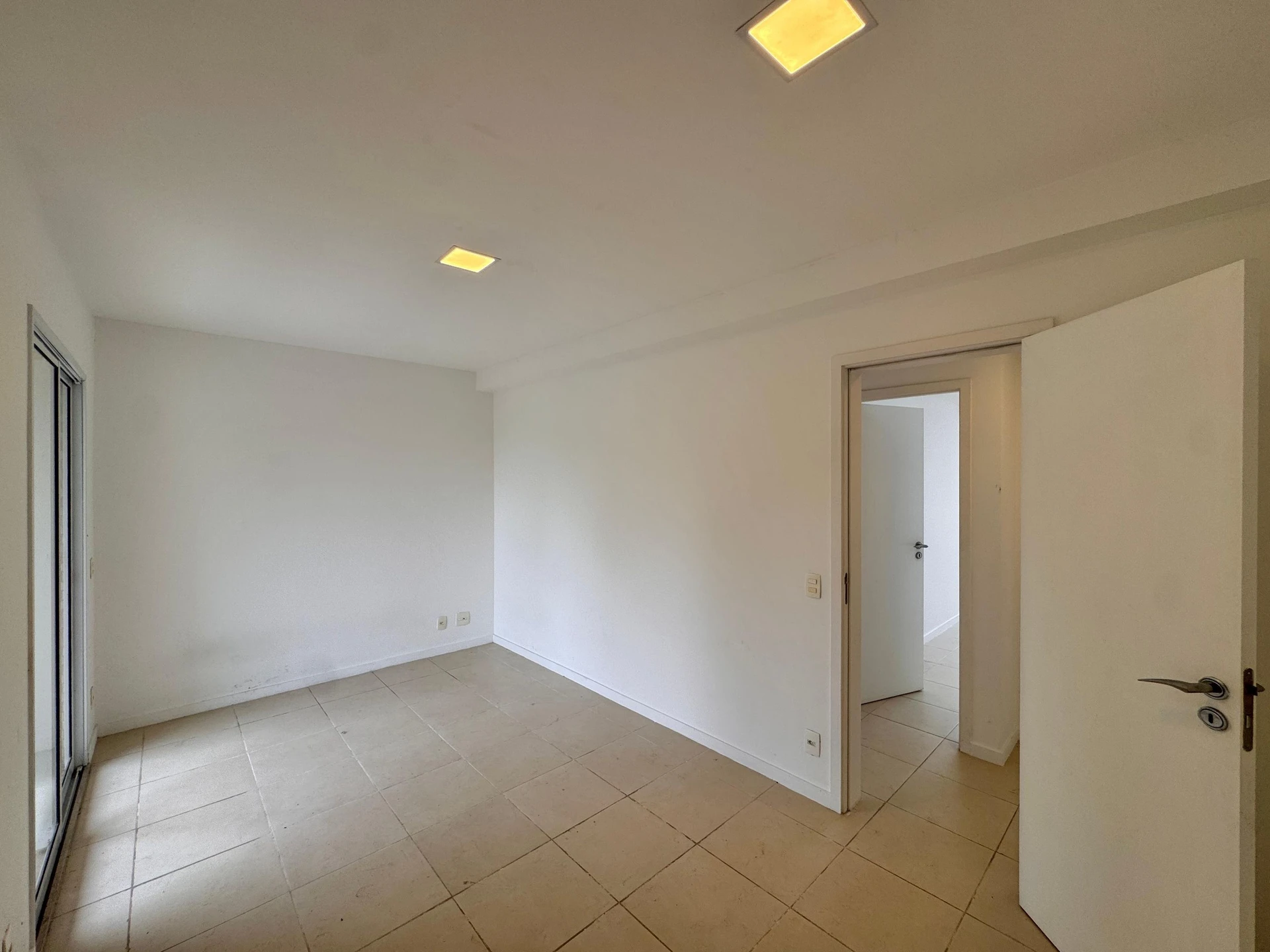 Furnished apartment, 158 m², with a water view — photo 37