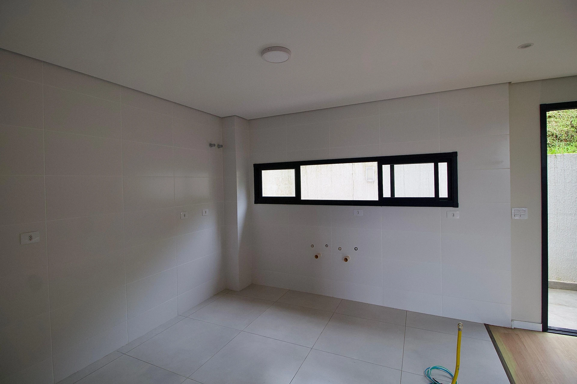 Floor-to-ceiling windows in a 3-bedroom house, 160 m² — photo 4