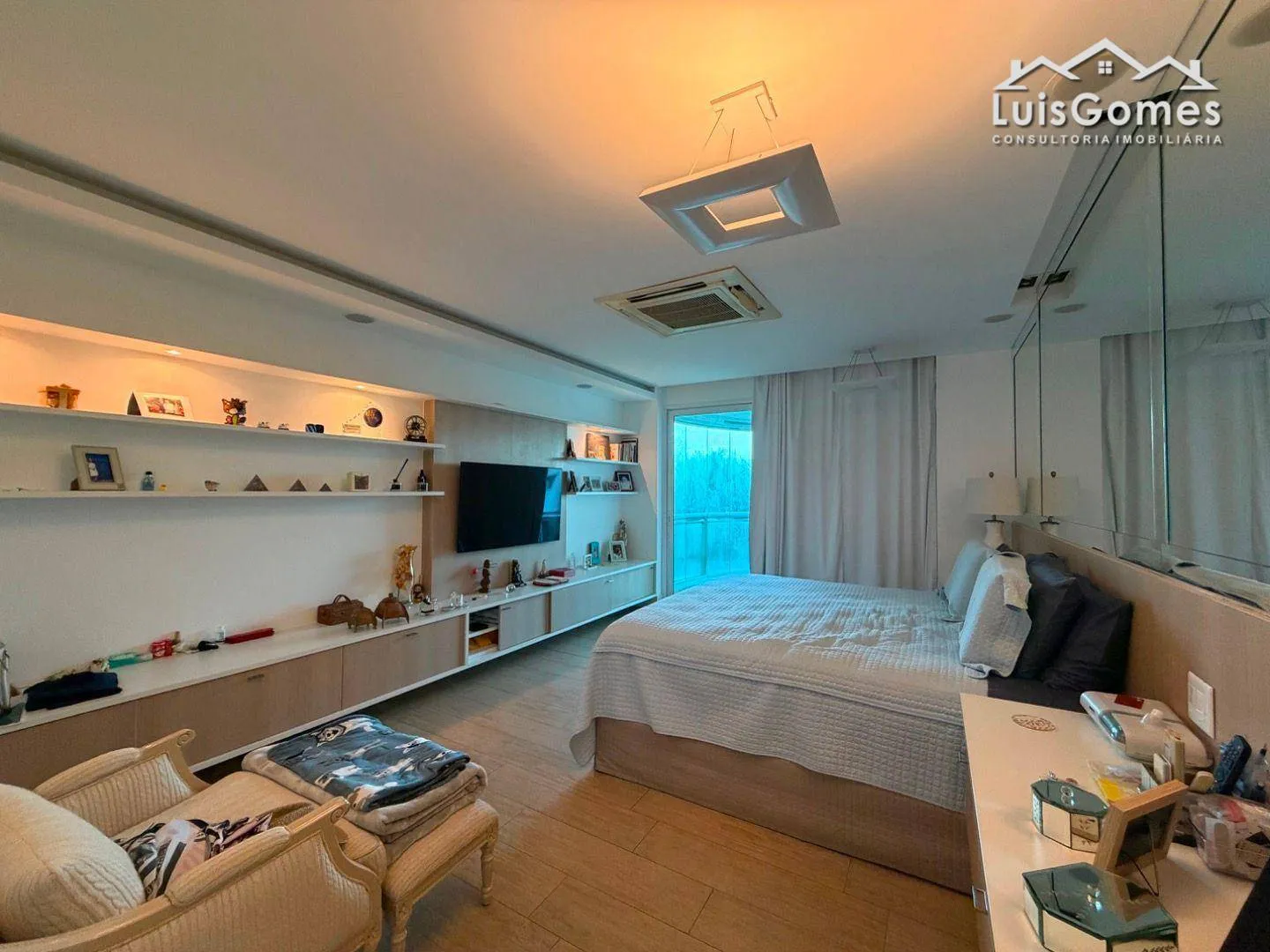 Furnished apartment with 4 bedrooms and 5 bathrooms — photo 23