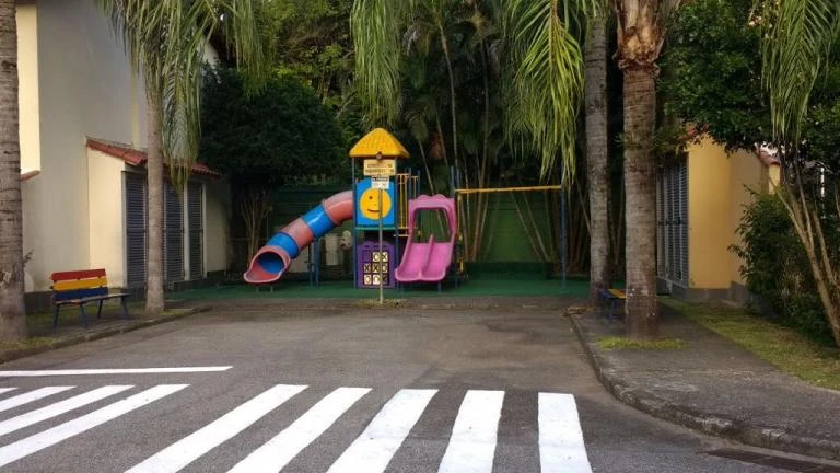 Casa com 3 quartos e cozinha separada com fogão a gás — photo 10