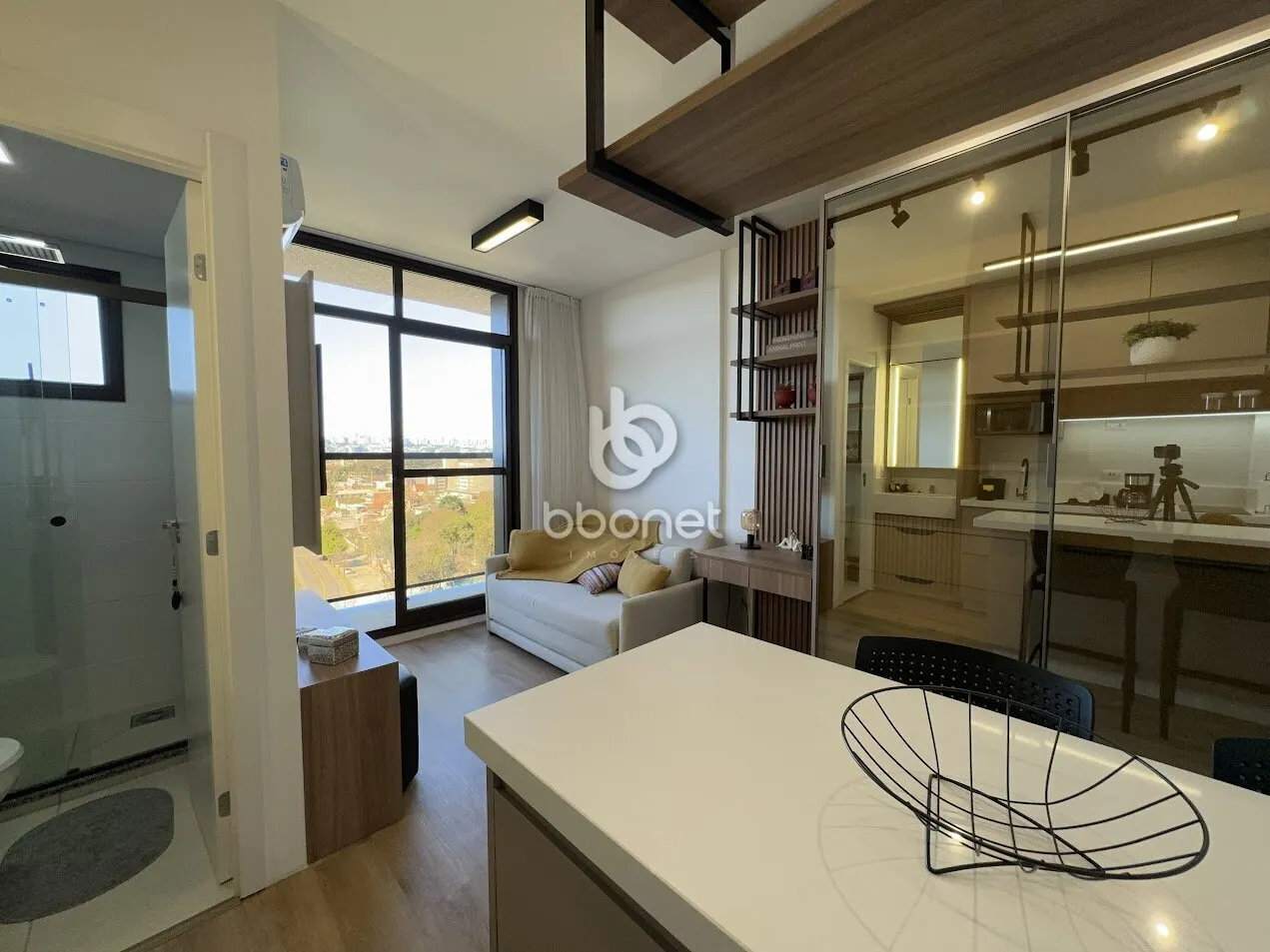 Furnished 1-bedroom apartment with glass balcony