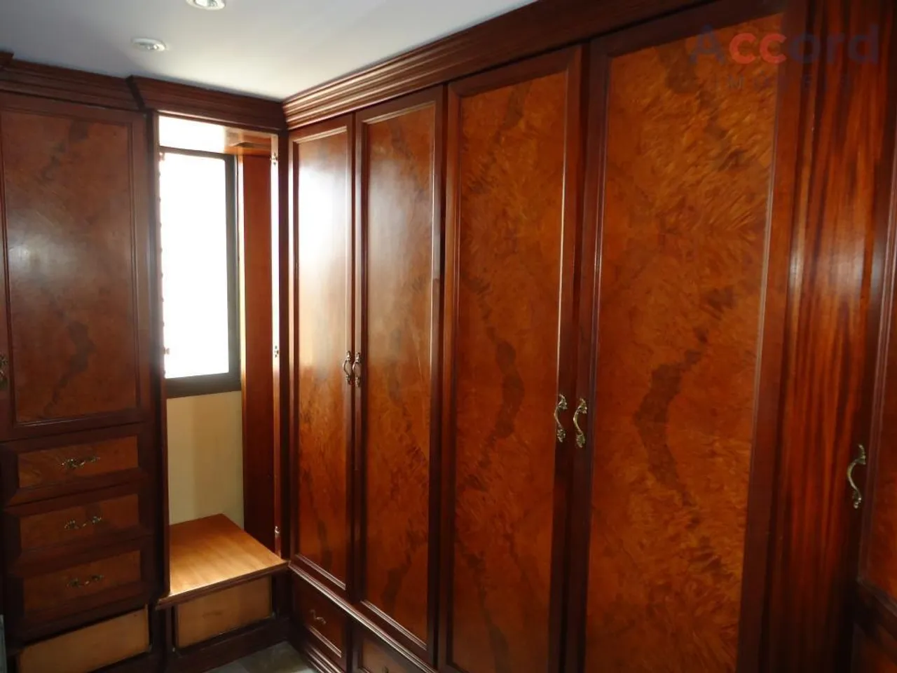 Top-floor apartment with 2 bedrooms and 4 bathrooms, 224 m² — photo 8