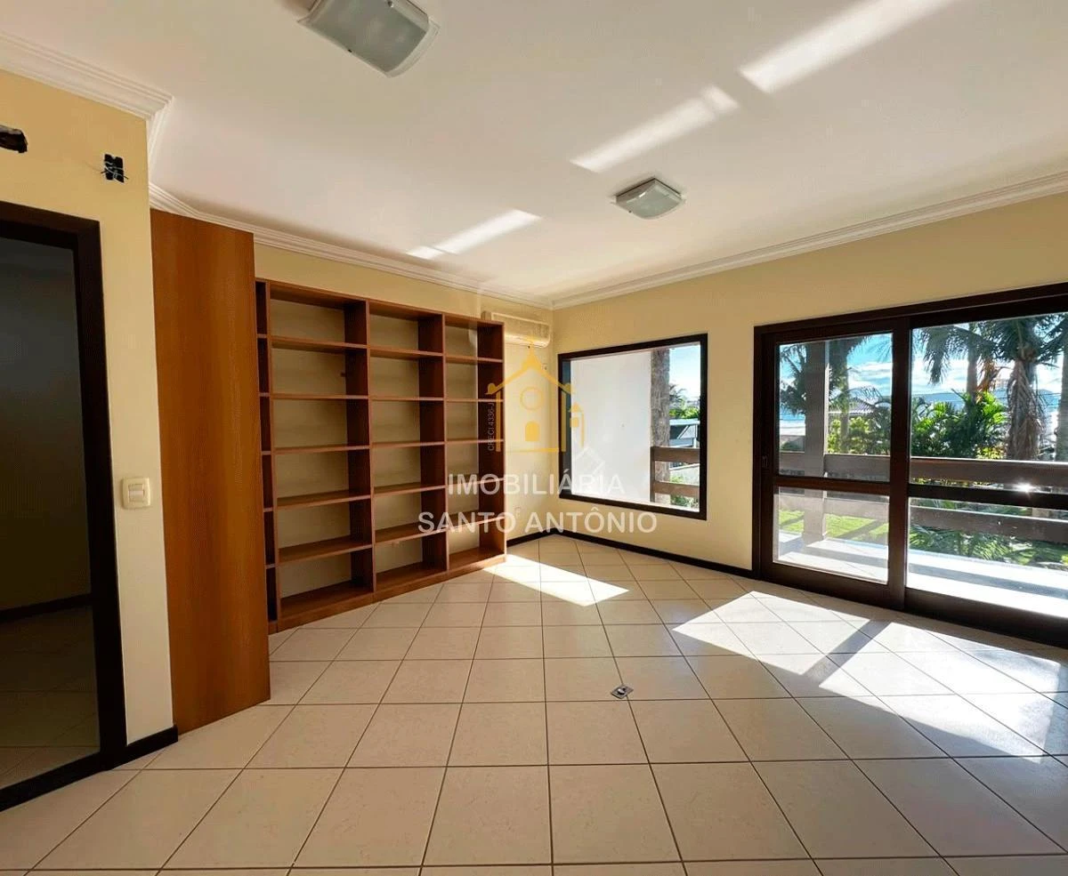 Ванна та 4 спальні: будинок 377 м² — photo 32