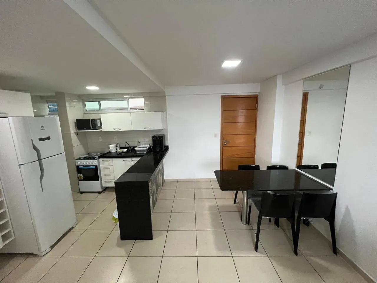 2-bedroom apartment in a building with a gym — photo 3