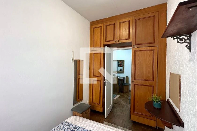 Apartamento de 2 quartos com piso de madeira ou laminado — photo 23
