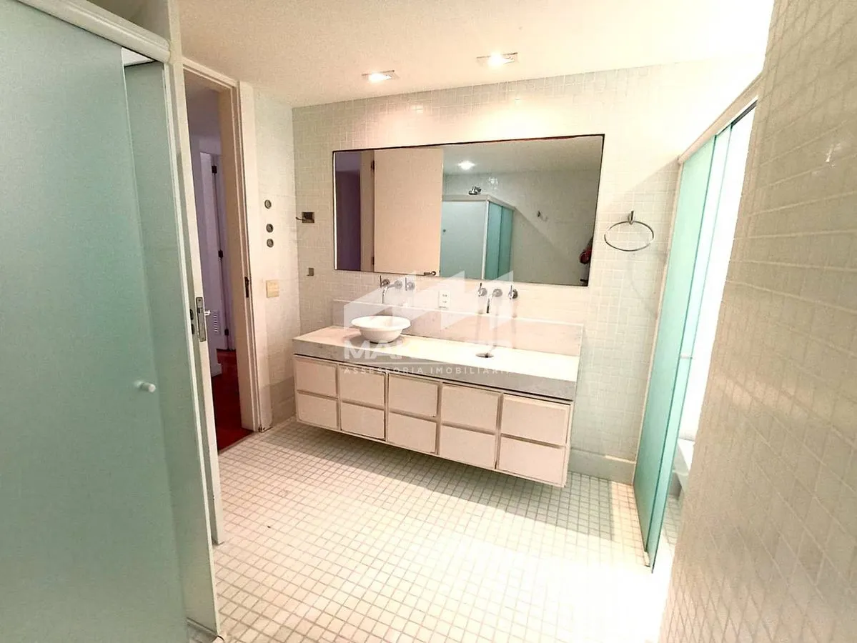 Apartment with 4 bedrooms and 4 bathrooms — photo 26