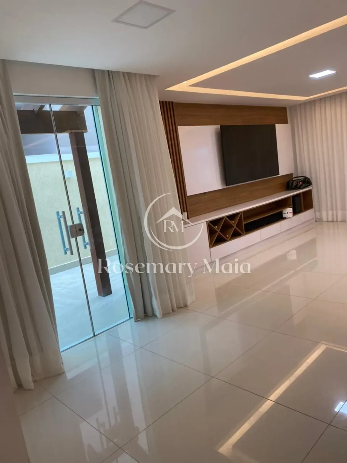 Furnished house with 4 bedrooms and 360 m² — photo 34