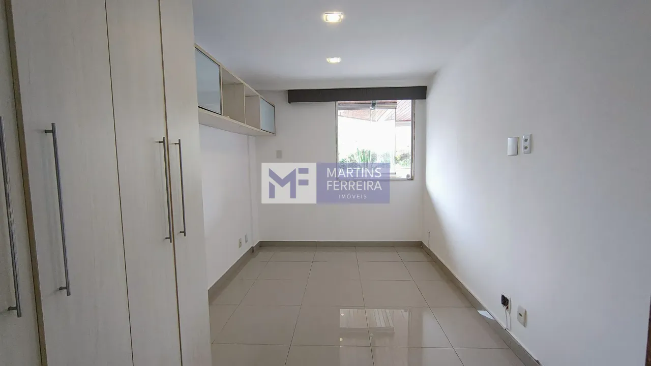 Glass-enclosed balcony in a 3-bedroom apartment, 115 m² — photo 6