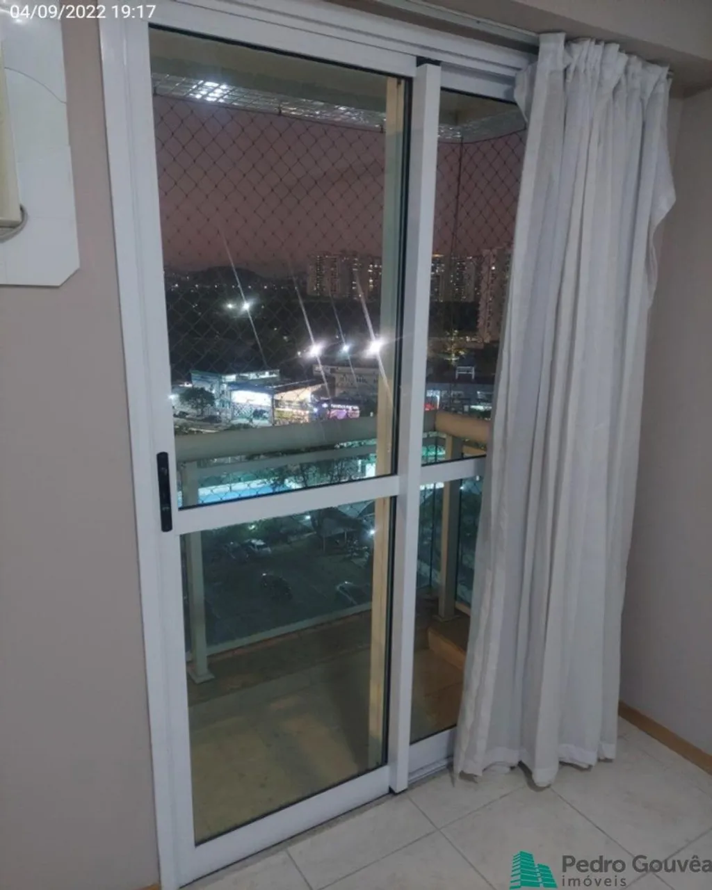 Apartamento residencial com cozinha fechada e coifa — photo 18