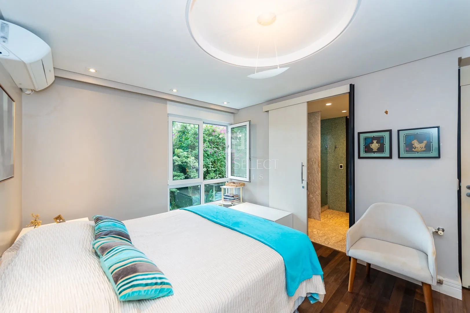 Floor-to-ceiling windows in a 6-bedroom house, 763 m² — photo 77