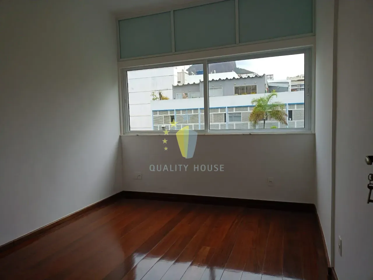 Unfurnished apartment with 3 bedrooms and 2 bathrooms — photo 8