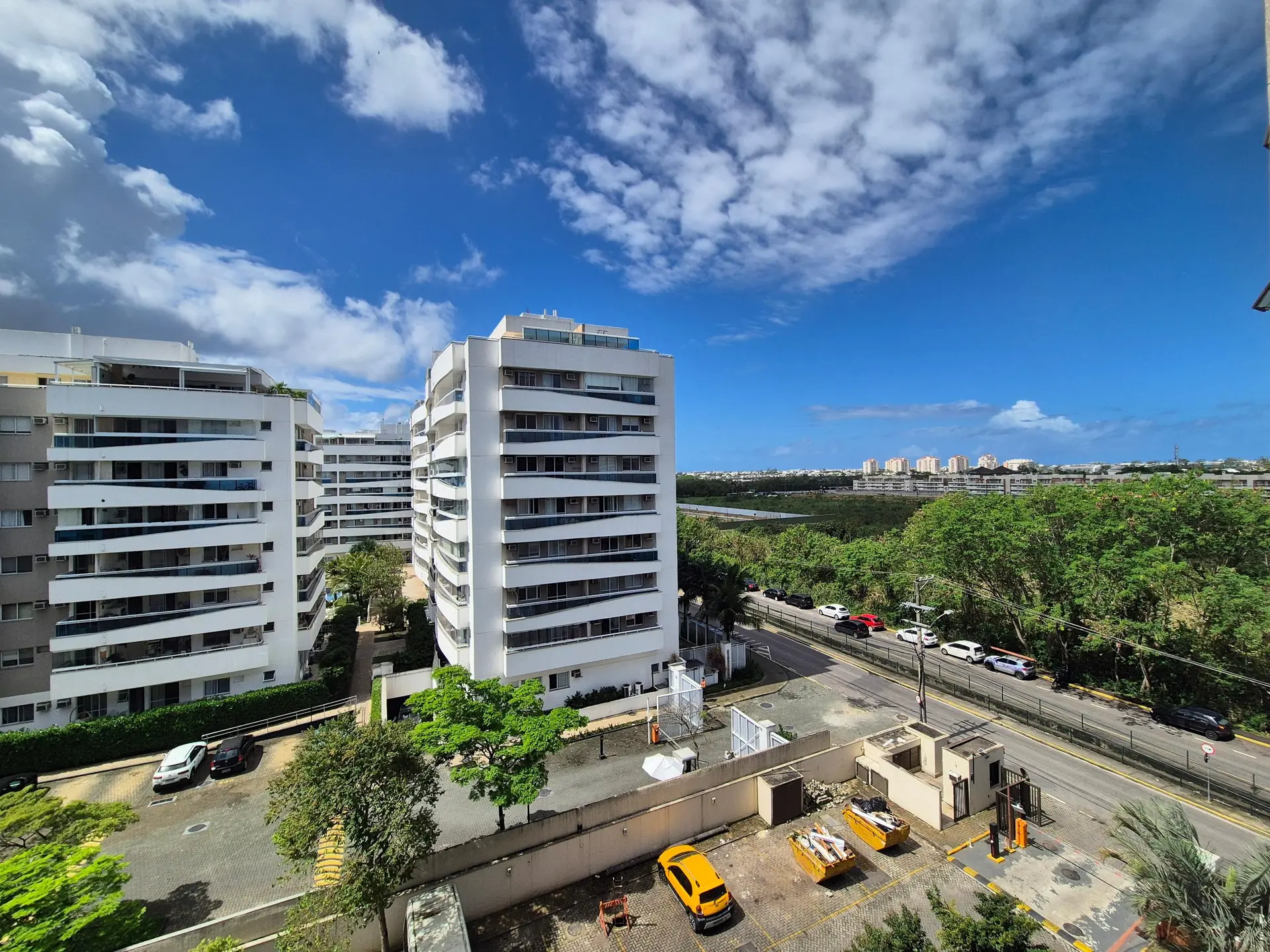 3-bedroom apartment with balcony and open-plan kitchen — photo 12