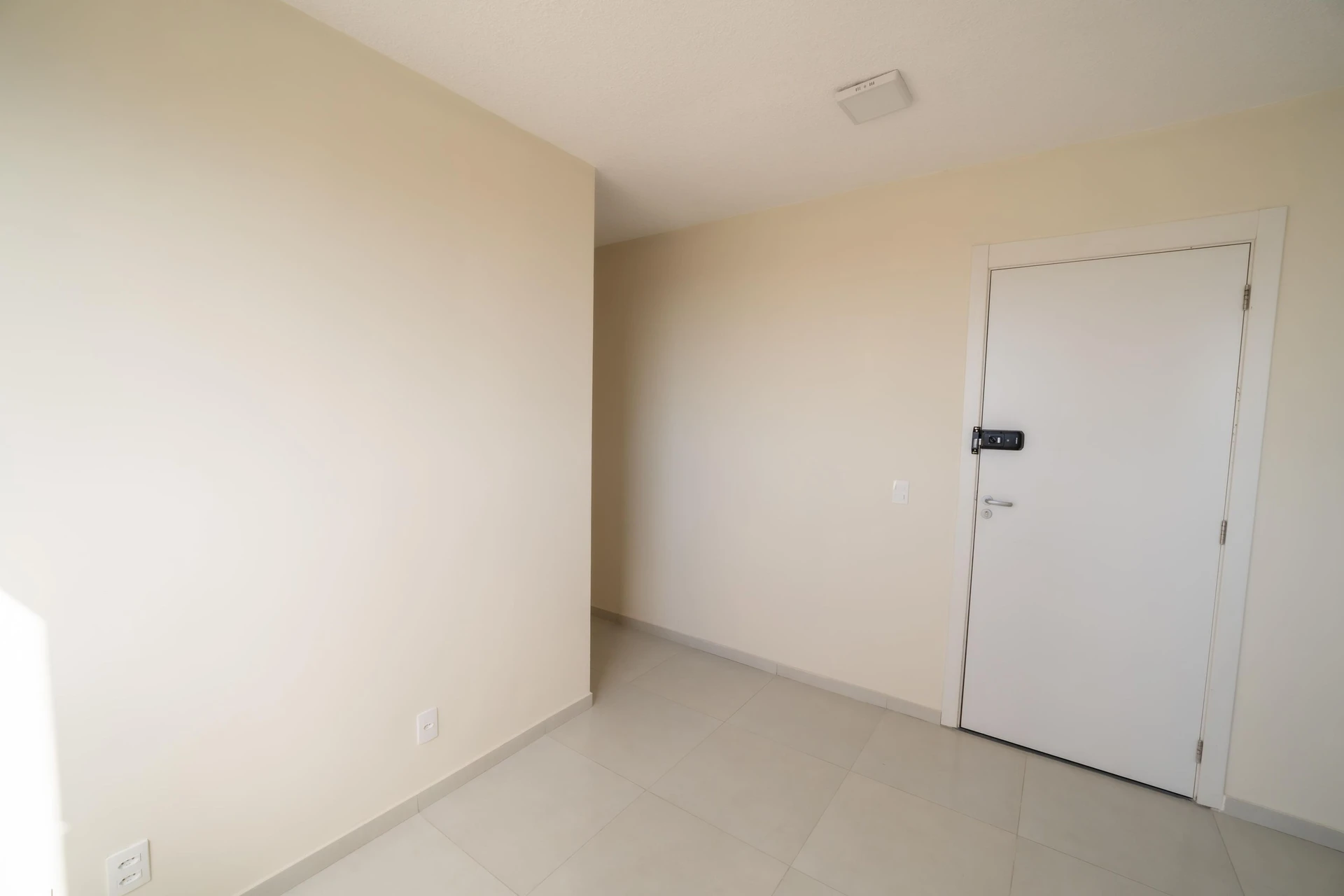 2-bedroom apartment in a building with a gym — photo 26