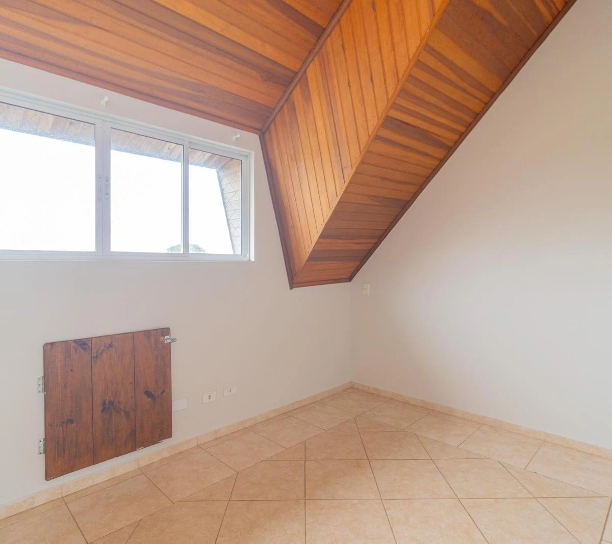 180 m² house with a home office and a bathtub — photo 7