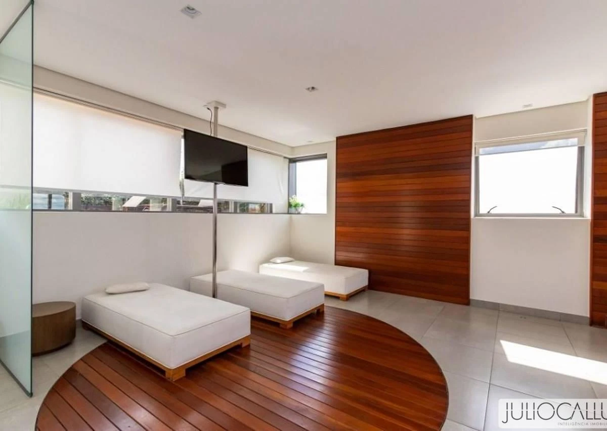 78 m² apartment with floor-to-ceiling windows and a bathtub — photo 45