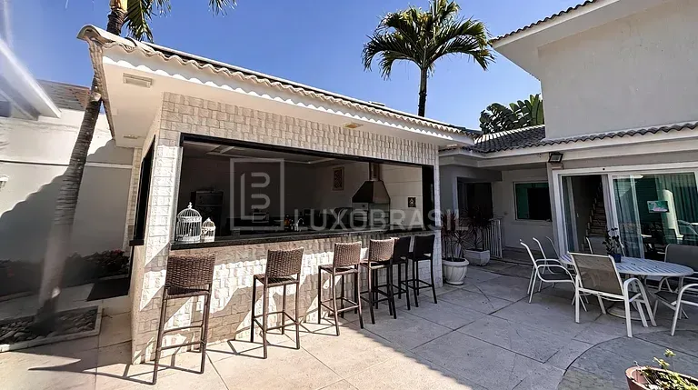 Furnished house with 6 en-suite bedrooms and 10 bathrooms — photo 10
