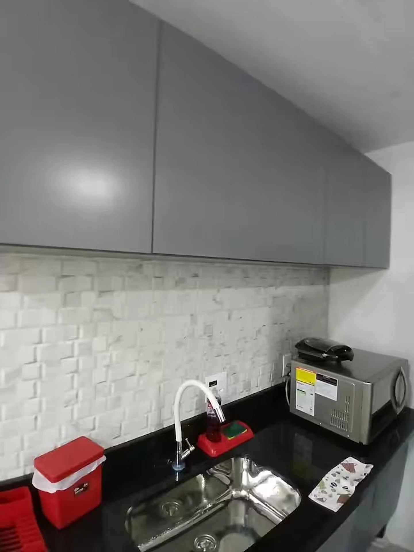 2-bedroom apartment with balcony and laundry area — photo 2