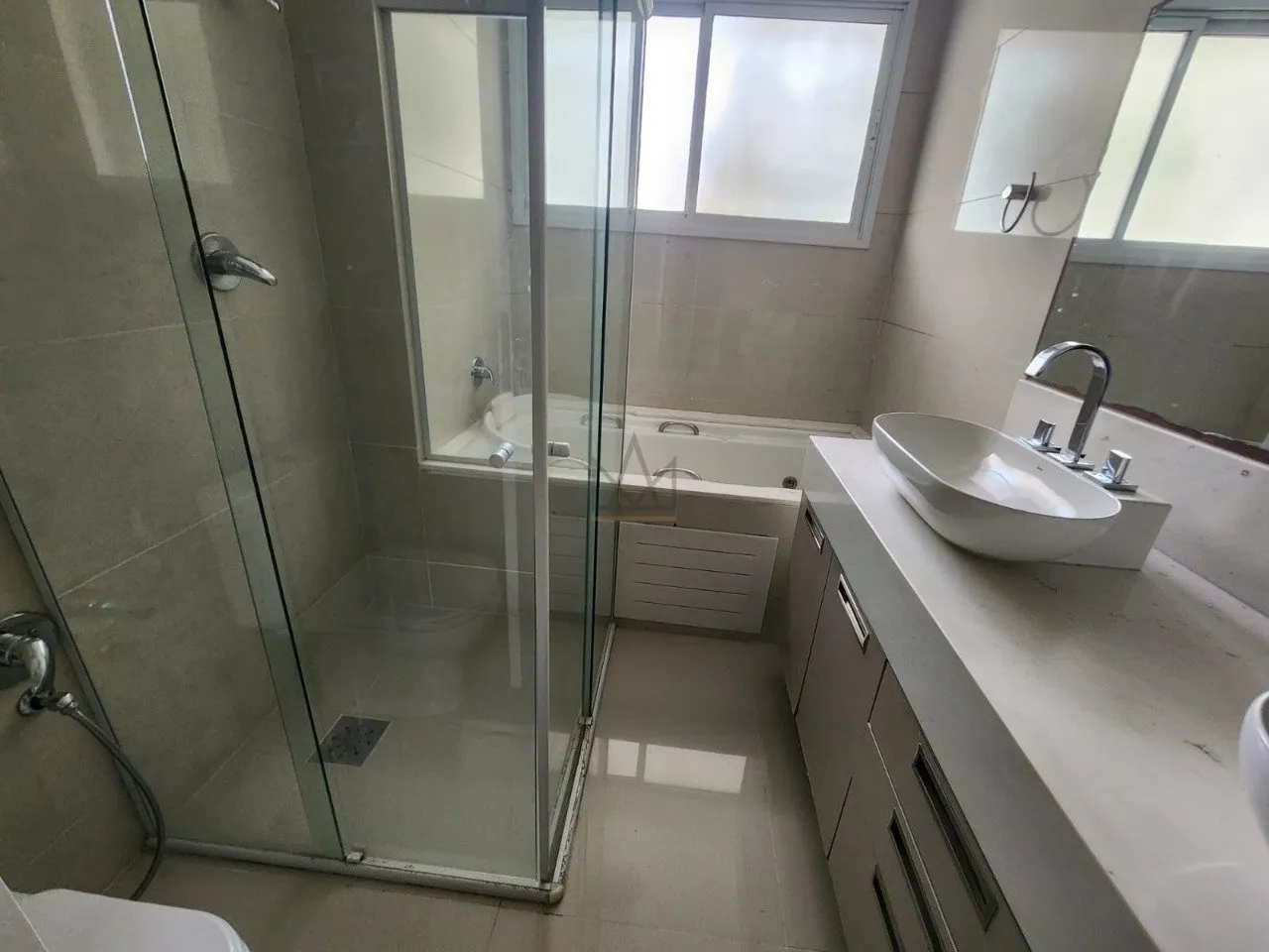 Departamento con ventanales de piso a techo en Florianópolis — photo 39