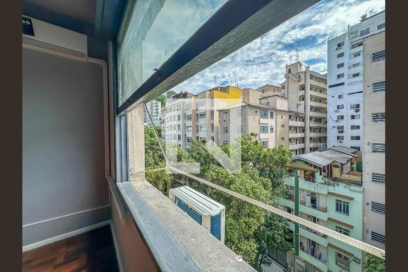 Studio com piso de madeira ou laminado, Centro — photo 5