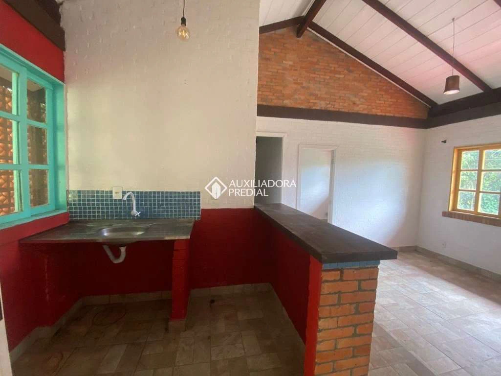 Rental house with 2 bedrooms, 1 bath and private garden — photo 2