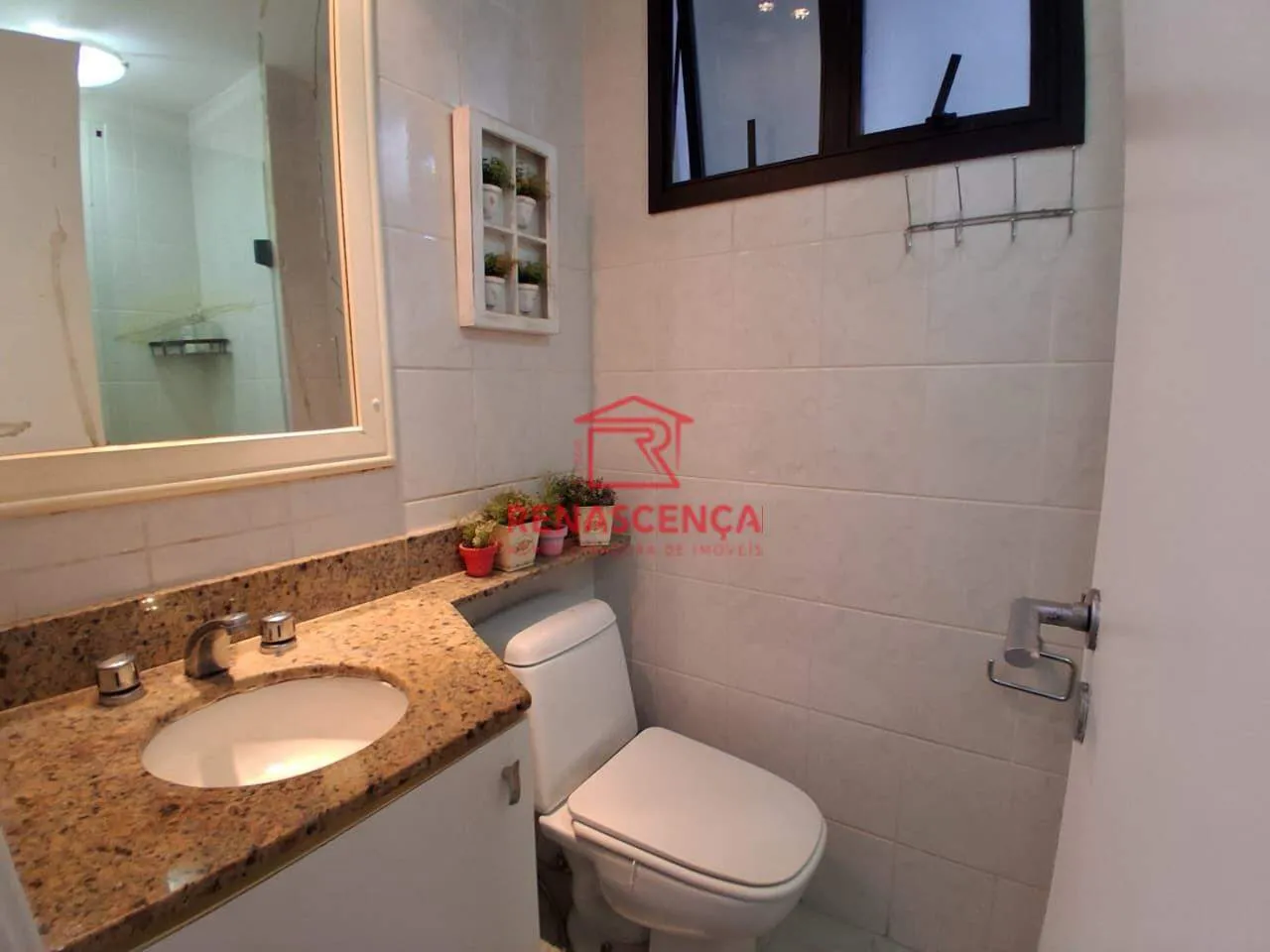 3-bedroom apartment with 3 bathrooms and a balcony — photo 8