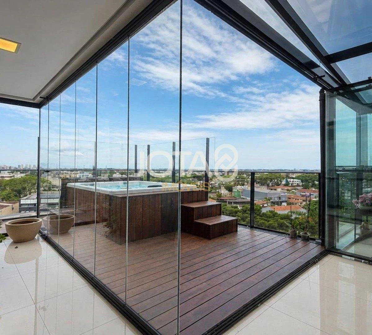 Floor-to-ceiling windows in a 3-bedroom apartment, 150 m² — photo 3