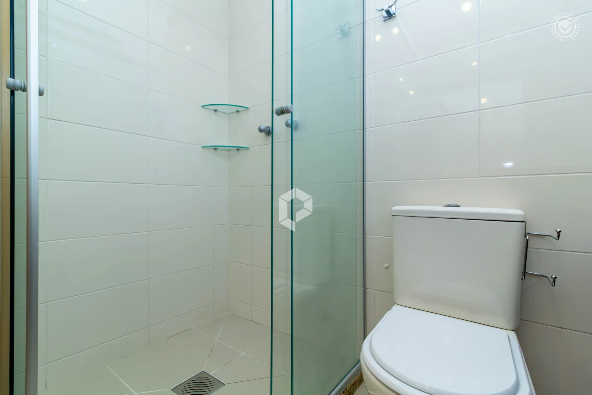 Bathtub in a 3-bedroom apartment, 180 m² — photo 8