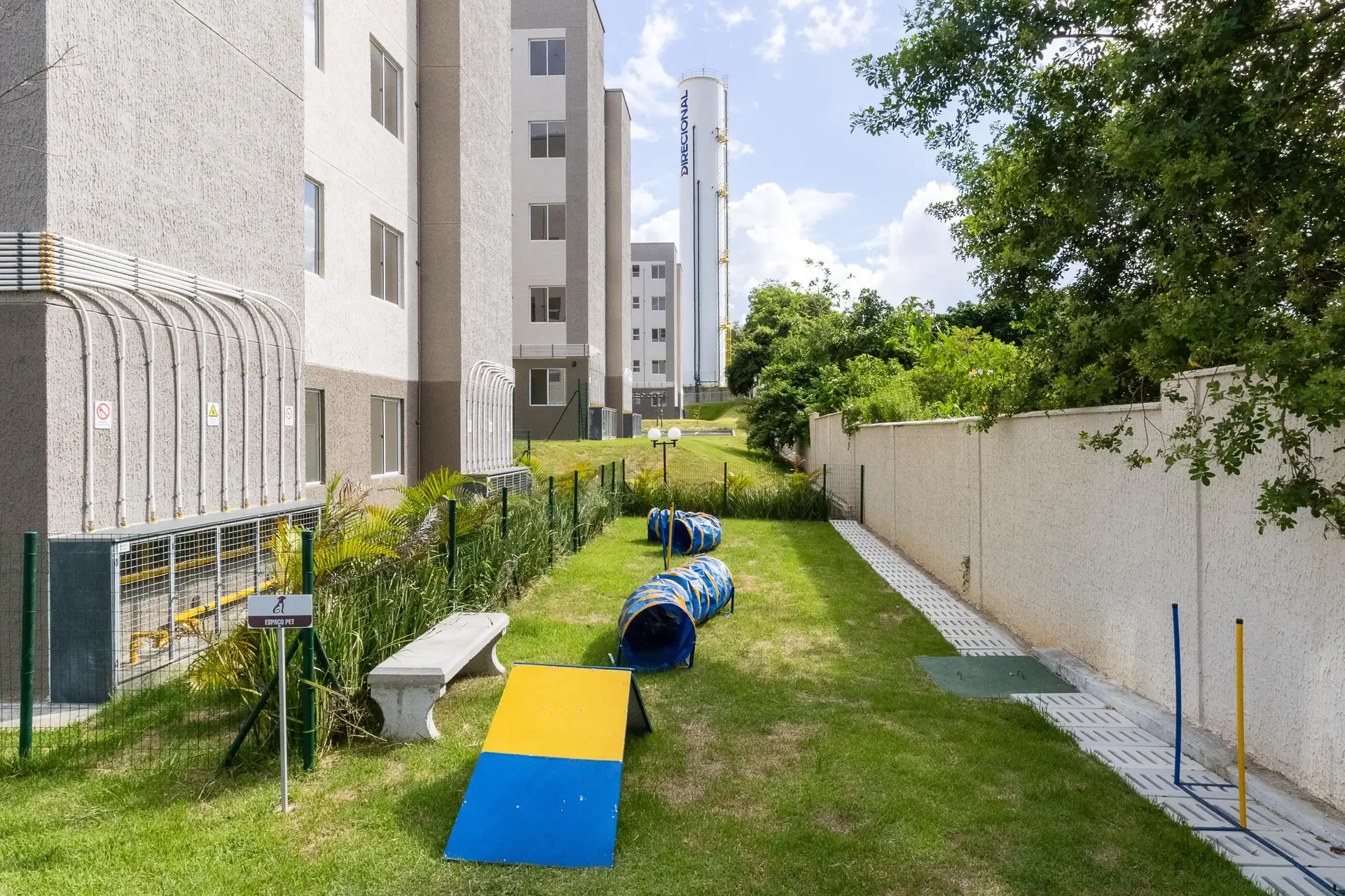 2-bedroom apartment in a building with a gym — photo 27