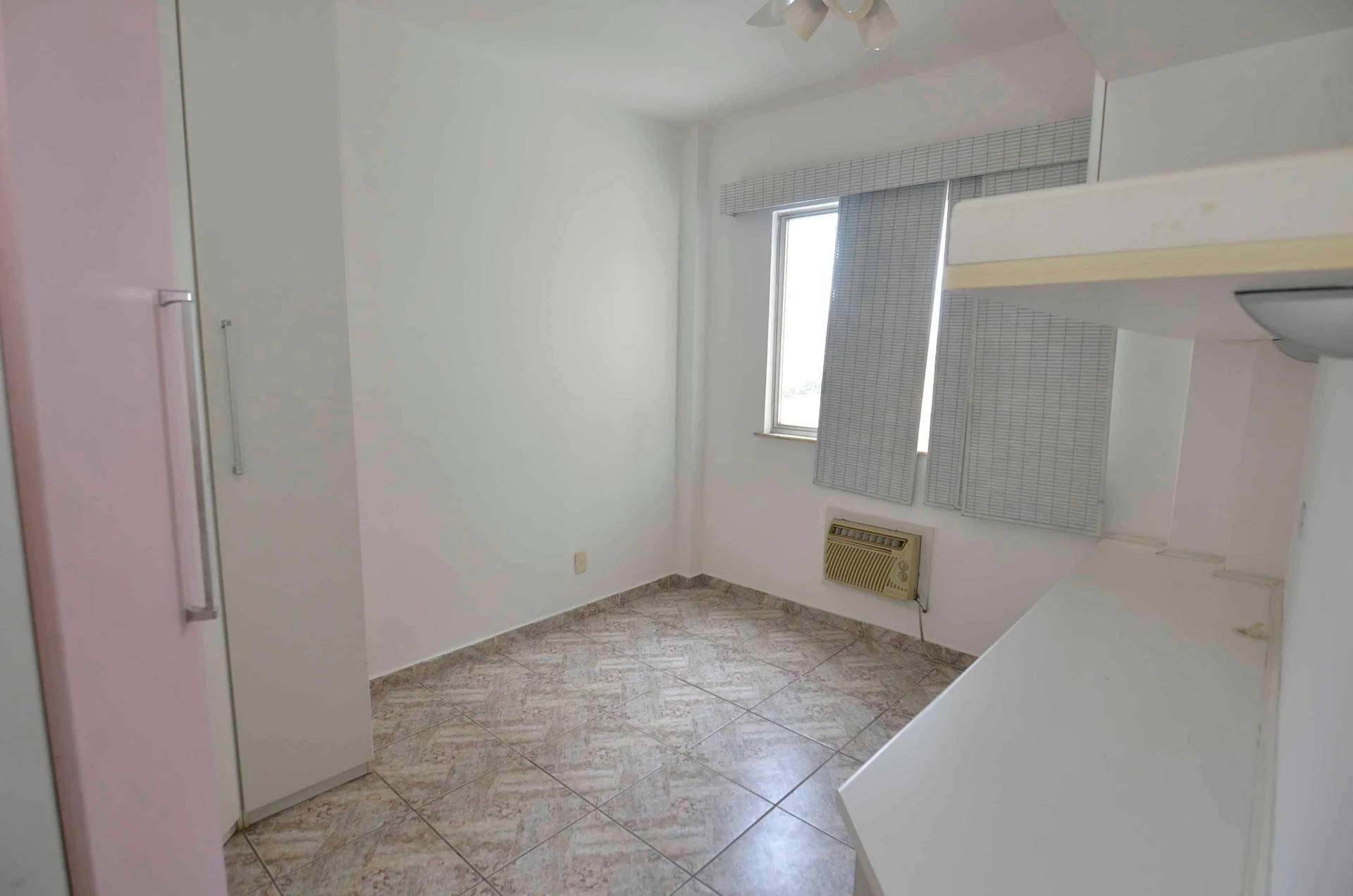 3-bedroom apartment with a mountain view in Rio de Janeiro — photo 10
