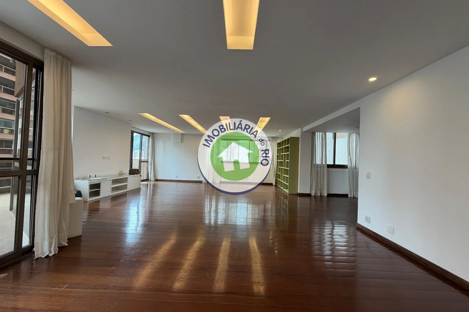 Apartamento sem mobília com 4 quartos e 5 banheiros — photo 2