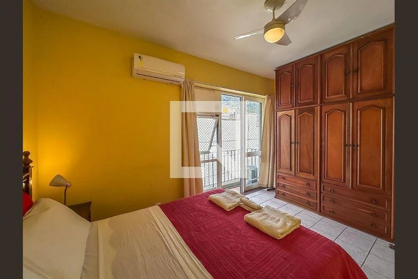 1-bedroom apartment with 2 bathrooms and a balcony — photo 34
