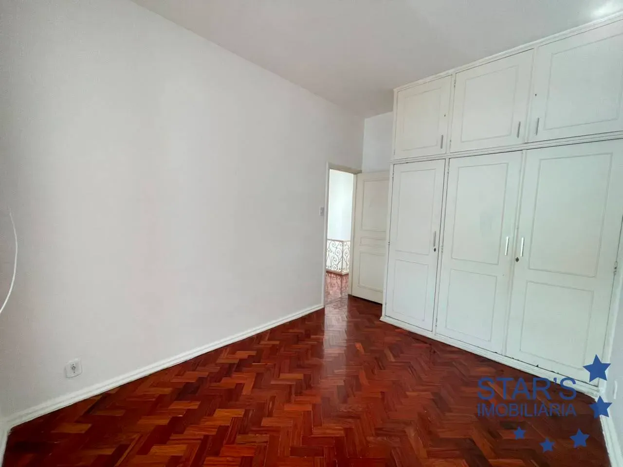 Будинок 250 м² із вікнами від підлоги до стелі — photo 12