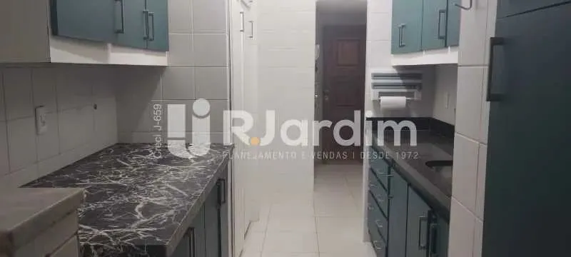 Unfurnished apartment with 4 bedrooms and 3 bathrooms — photo 5
