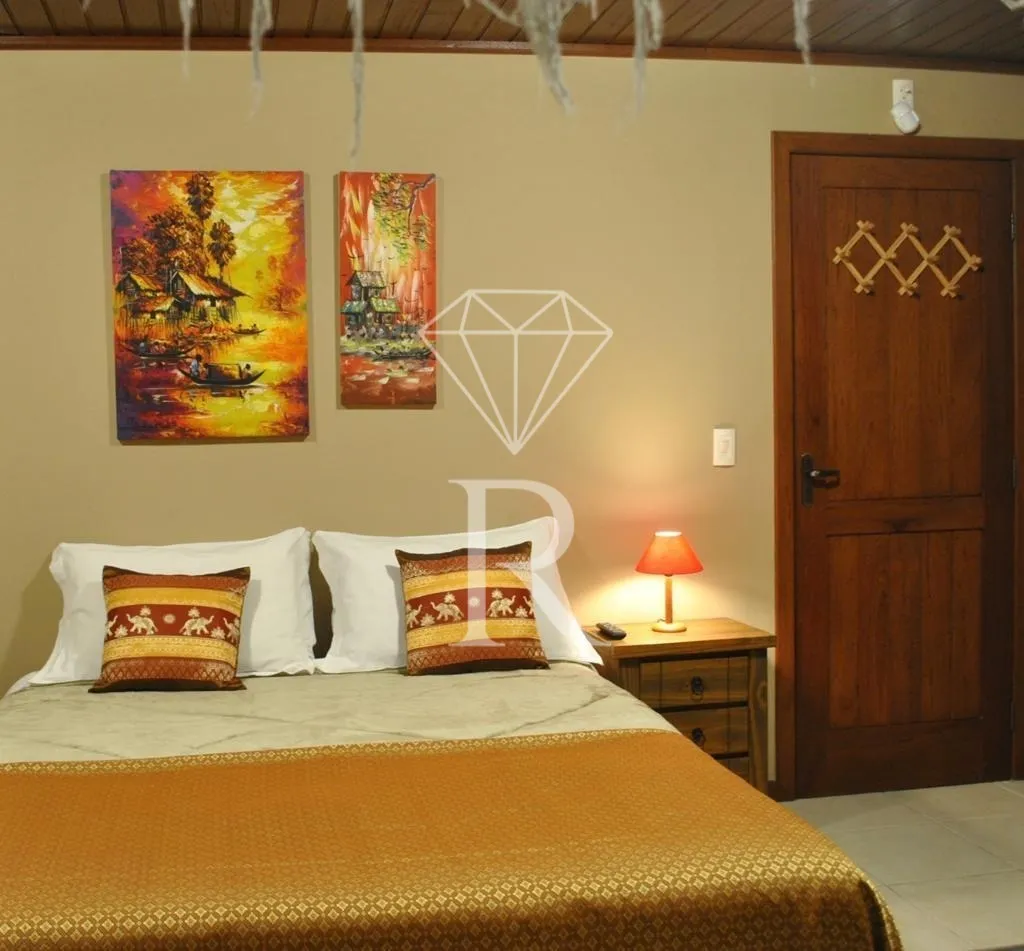 House with 7 en-suite bedrooms and 4 parking spaces — photo 11