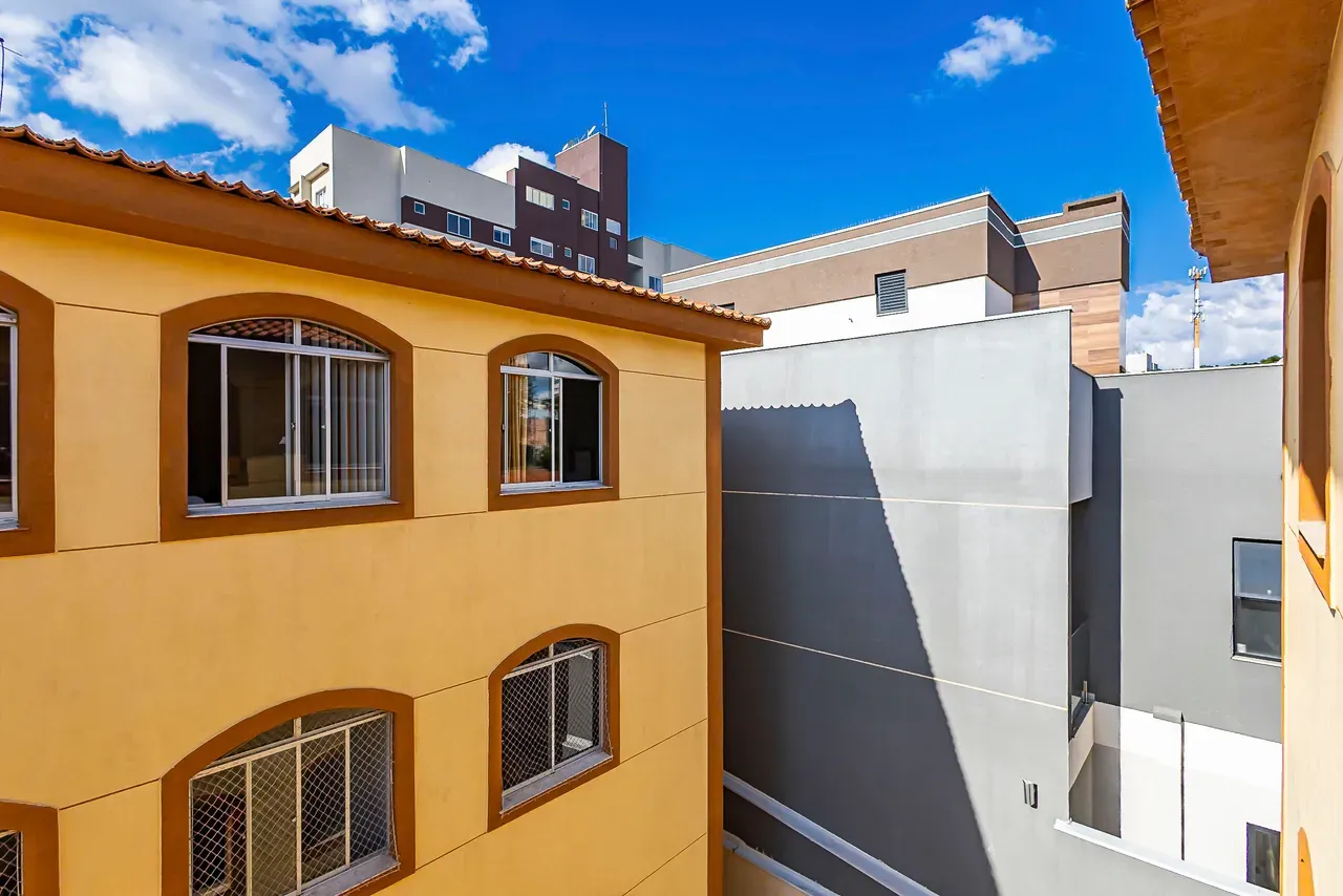 2-bedroom apartment with wood or laminate floors in Curitiba — photo 3