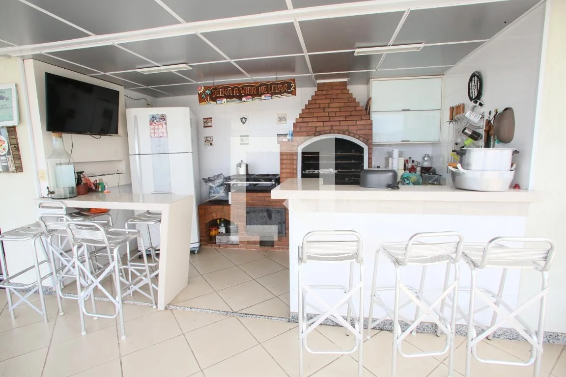 Furnished apartment with 3 bedrooms and a closed kitchen — photo 47