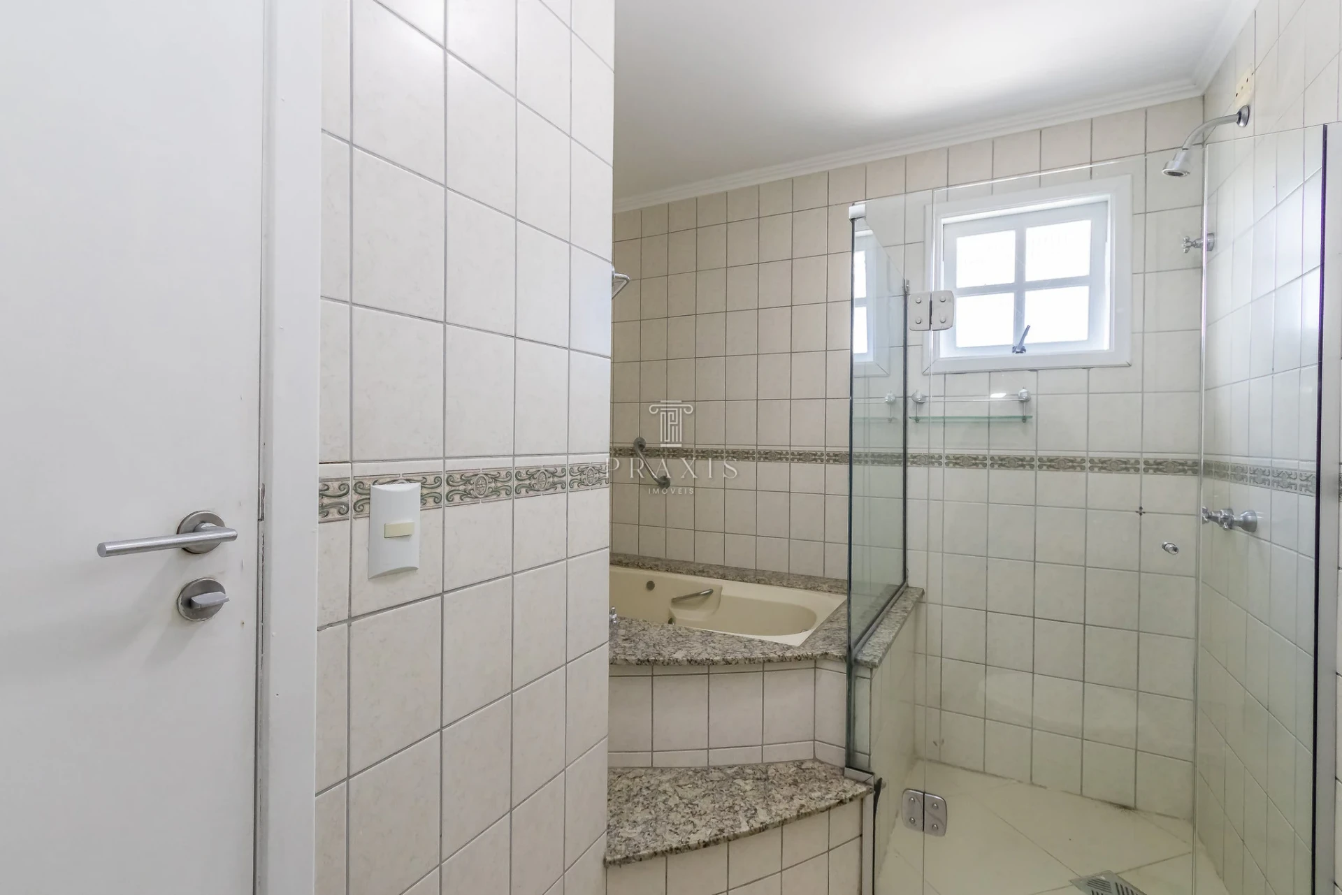 3-bedroom house with a bathtub — photo 22