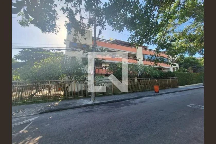 255 m² apartment with 3 bedrooms and 5 bathrooms — photo 16