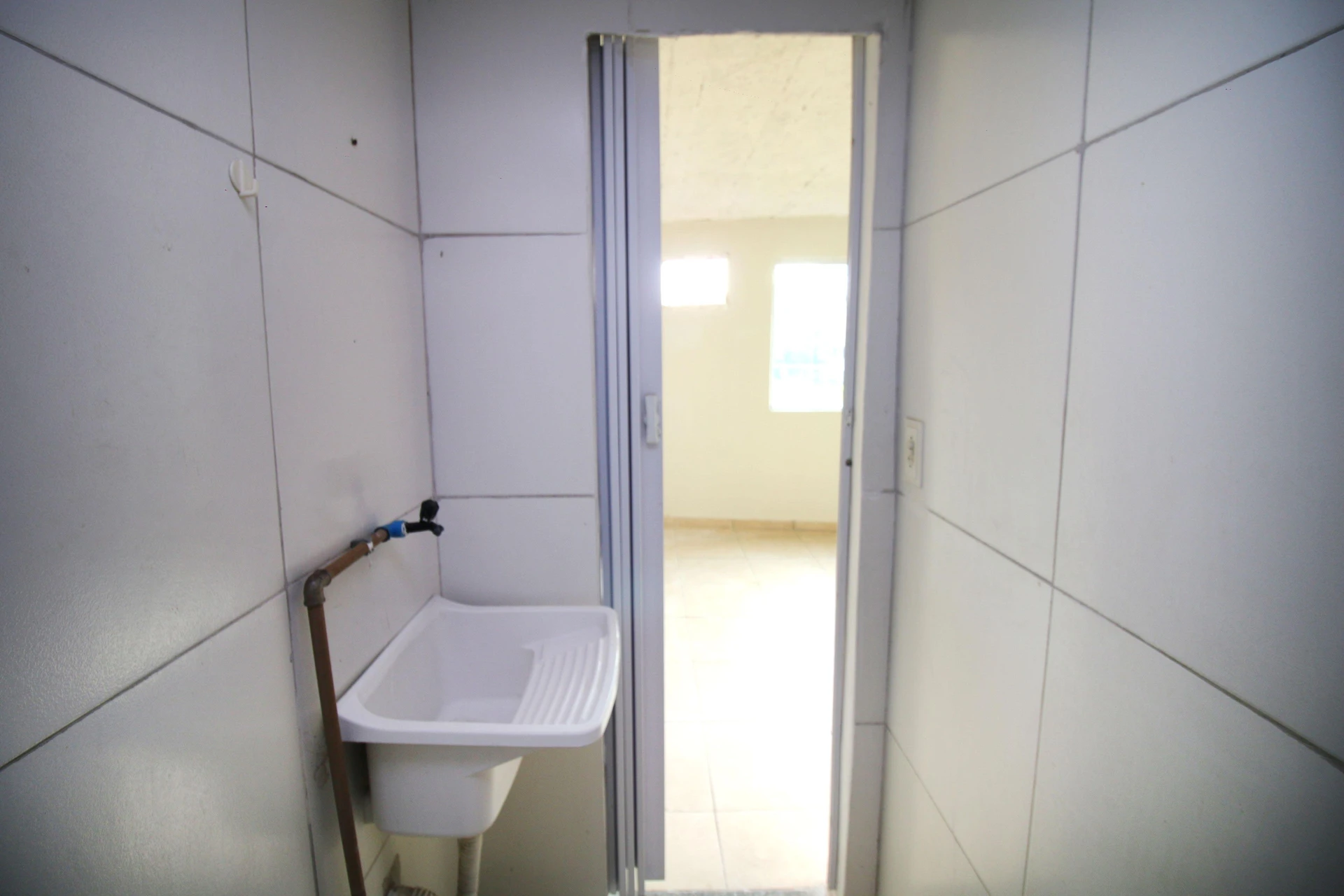 Unfurnished studio with 1 bedroom and a gas stove — photo 10