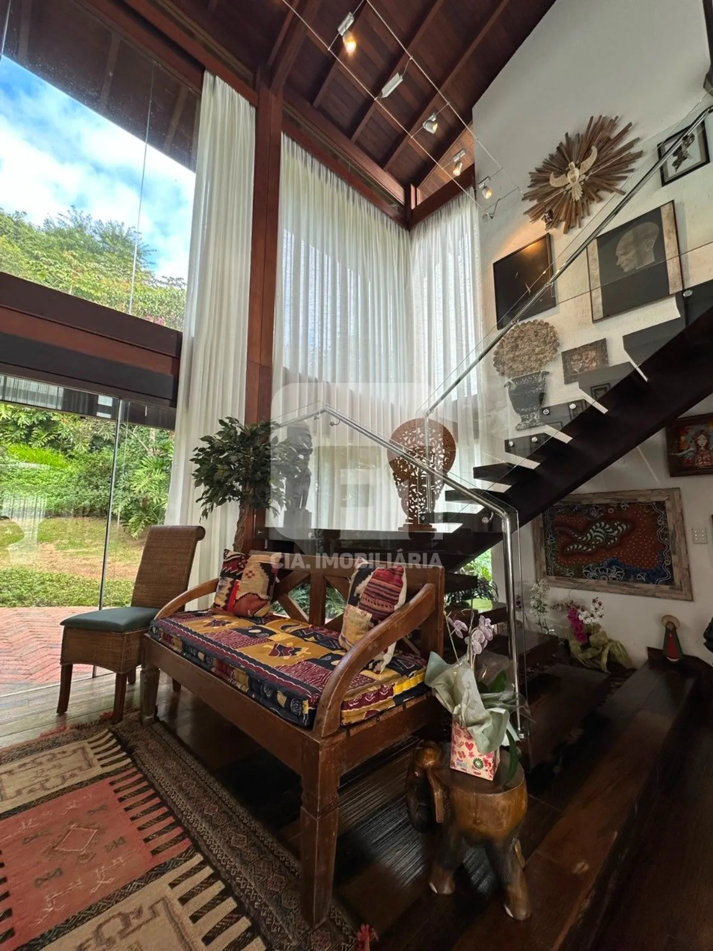 Furnished house with 6 bedrooms and 650 m² total — photo 67