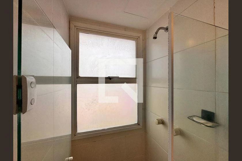 2-bedroom apartment in a building with a gym — photo 18