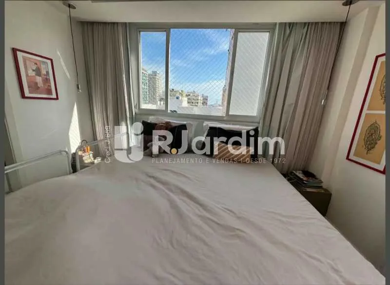 Cobertura com 4 quartos e 5 banheiros, varanda
