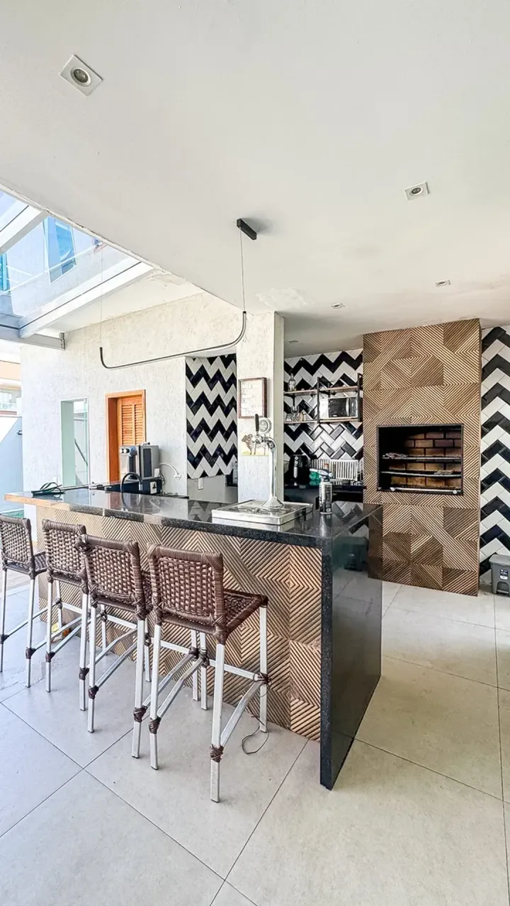 Casa com 4 quartos e 5 banheiros e cozinha integrada — photo 2