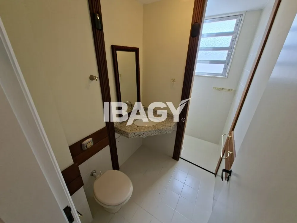 4-bedroom apartment with fireplace and 1 en-suite