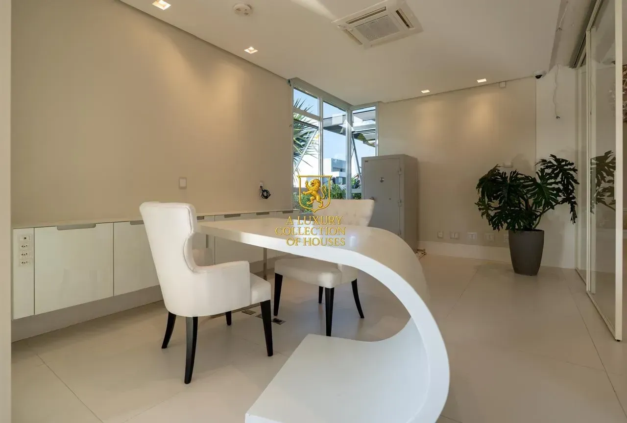 House with 27 bedrooms and 16 bathrooms — photo 35