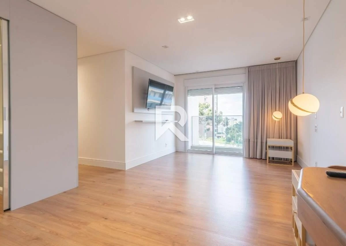 255 m² apartment with a bathtub and a walk-in closet — photo 17