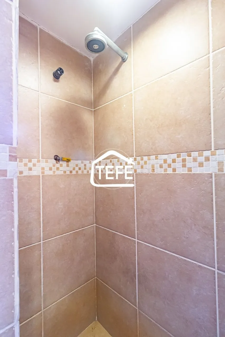 House with 4 bedrooms and 5 bathrooms — photo 19