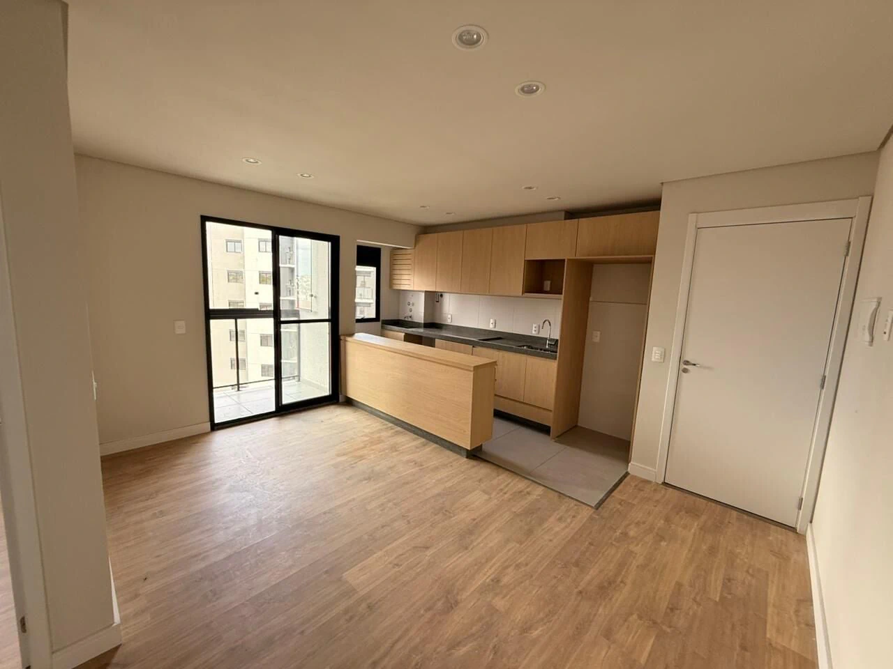Balcony with a grill in a 2-bedroom apartment, 49 m² — photo 6