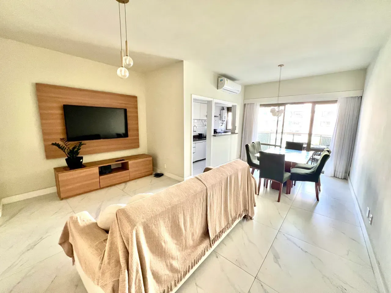 Furnished 1-bedroom apartment with building pool — photo 3