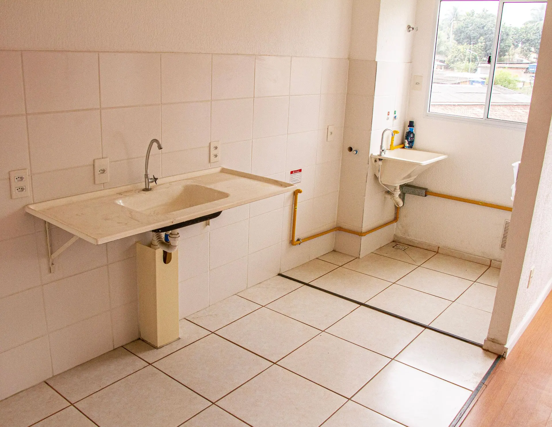 2-bedroom apartment with a closed-off kitchen — photo 12